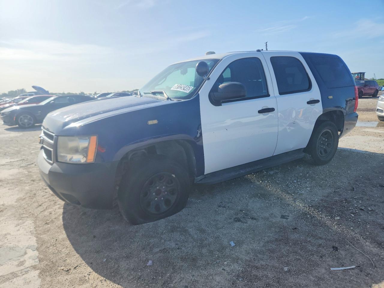 2014 Chevrolet Tahoe Commercial, VIN 1GNLC2E01ER229287 — Бок