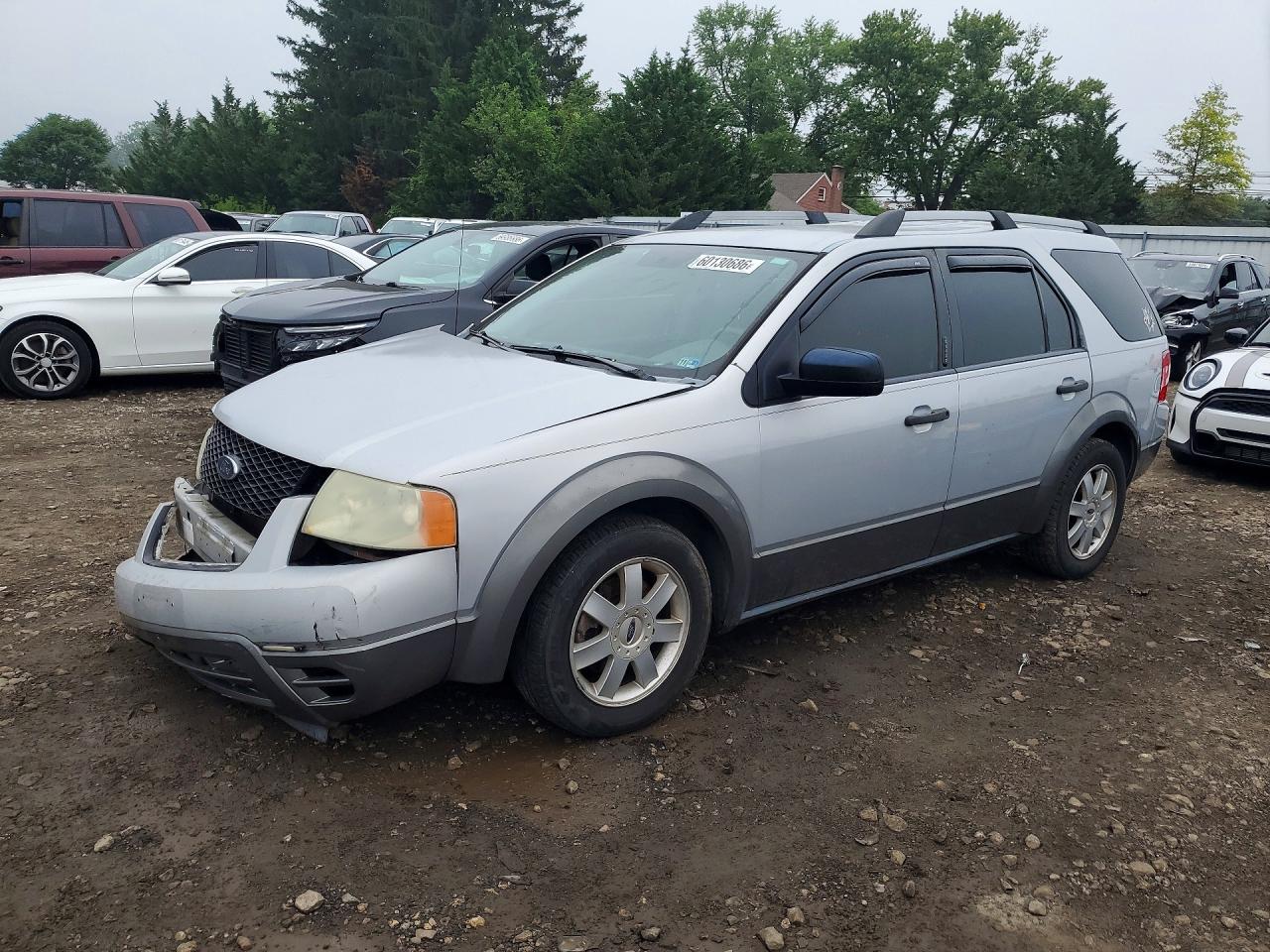 2005 Ford Freestyle SE, VIN 1FMZK04165GA36404 — Перед