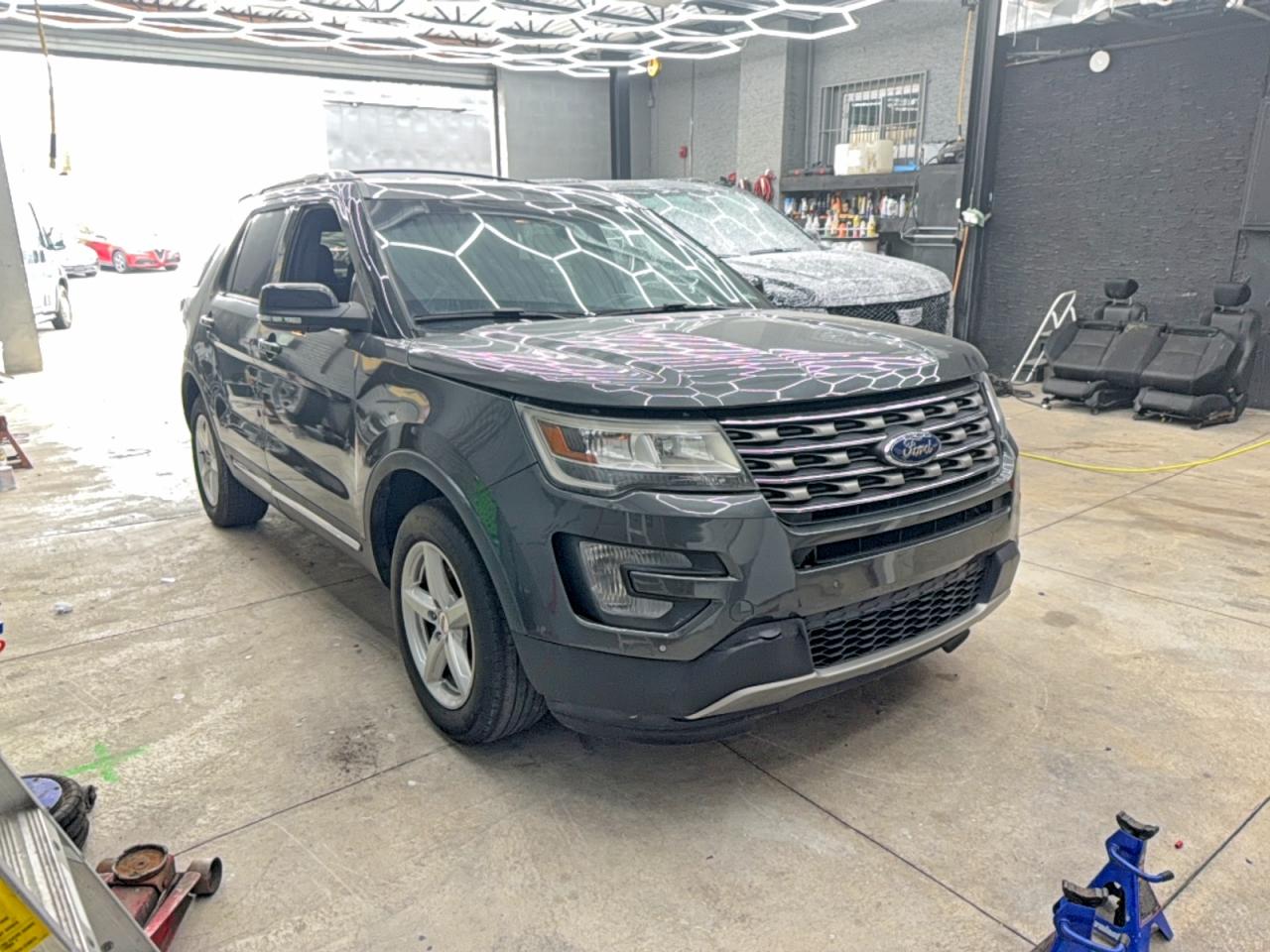 2017 Ford Explorer XLT, VIN 1FM5K8D88HGA45670 — Minor dents and scratches