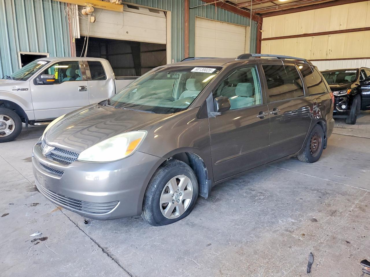 2004 Toyota Sienna LE, VIN 5TDZA23C44S115130 — Minor dents and scratches