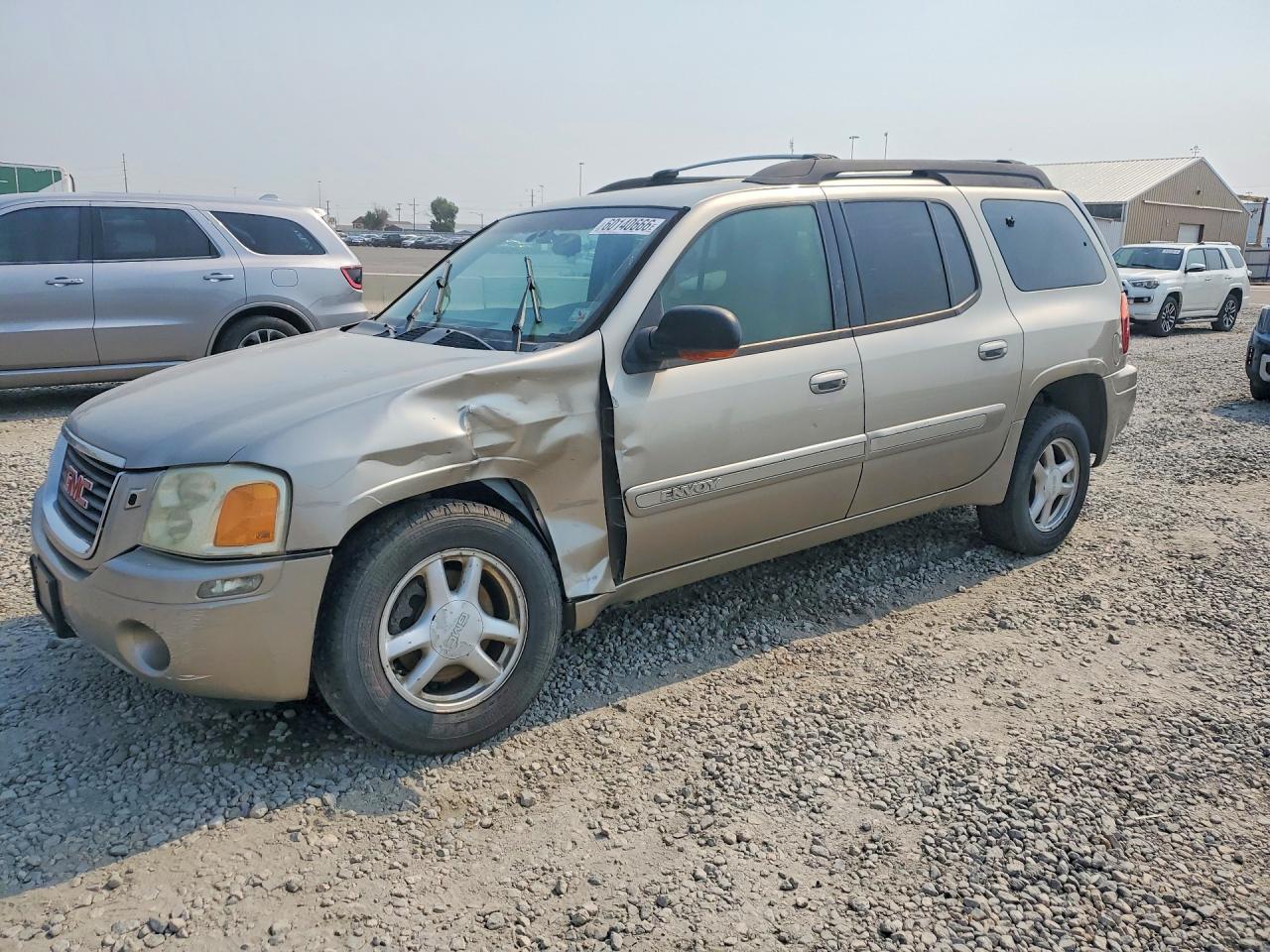 2002 GMC Envoy SLE, VIN 1GKET16S726114724 — Front end