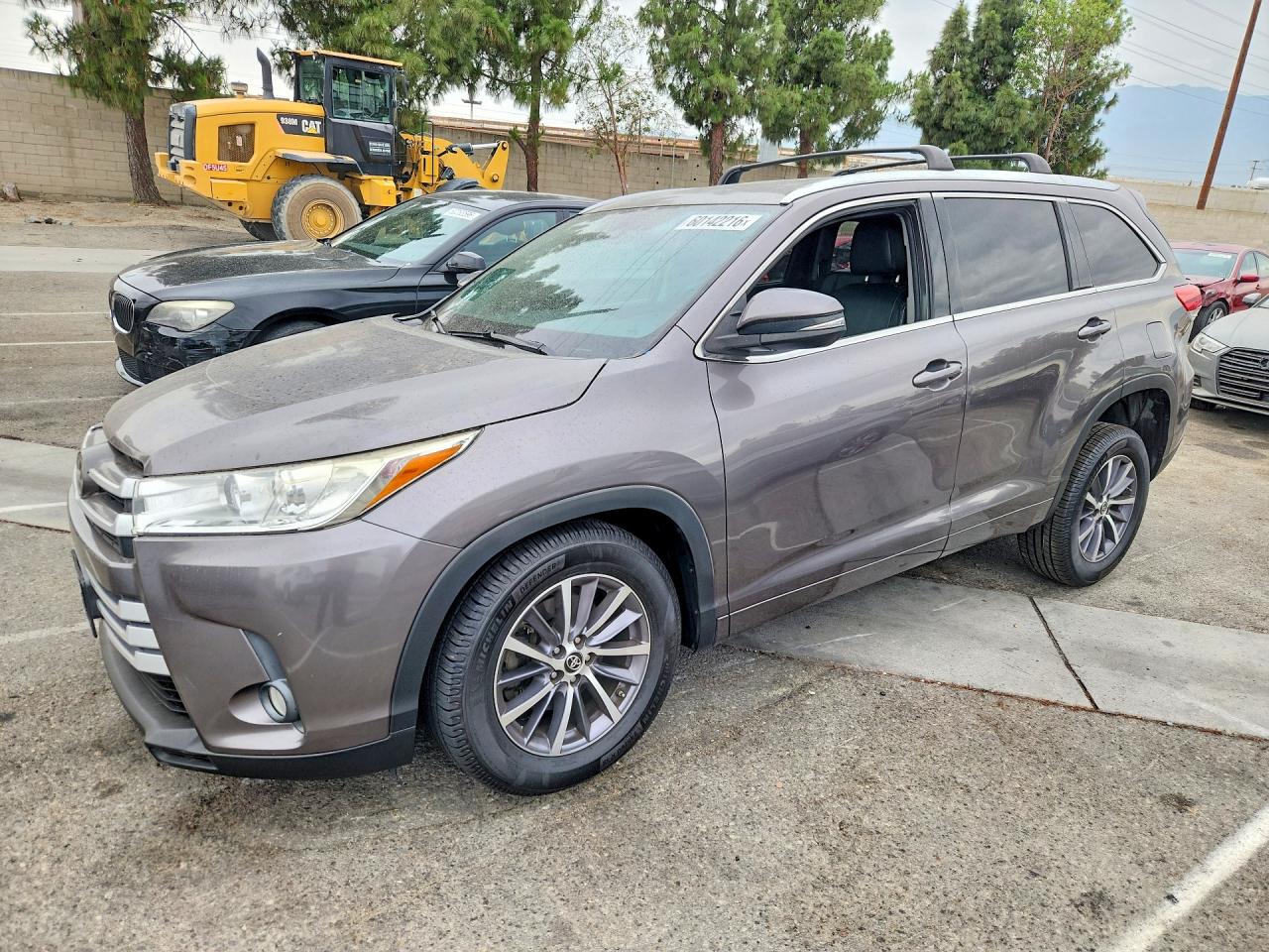 2018 Toyota Highlander XLE, VIN 5TDKZRFH4JS534679 — Front end