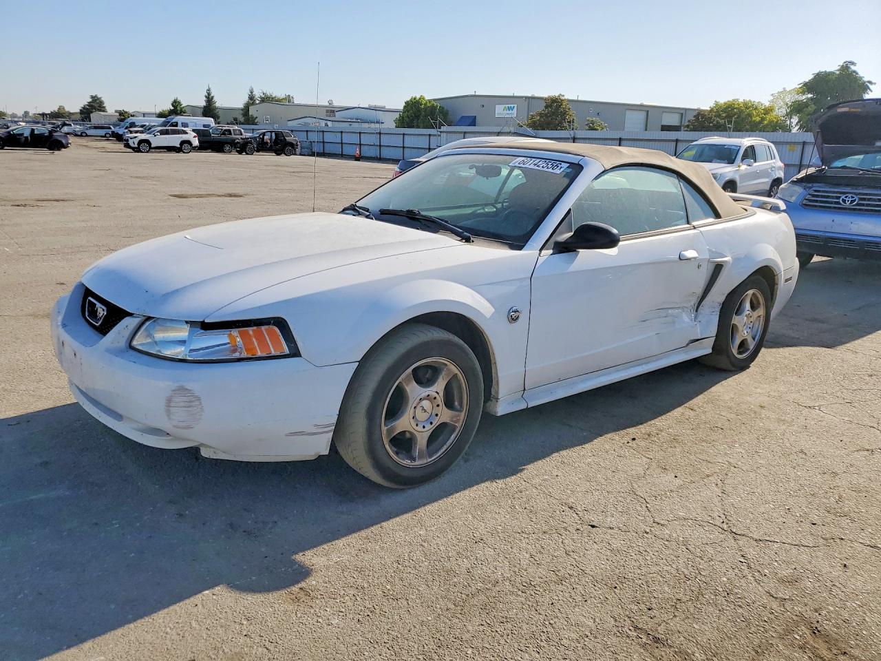 2004 Ford Mustang Deluxe, VIN 1FAFP44494F110208 — Бок
