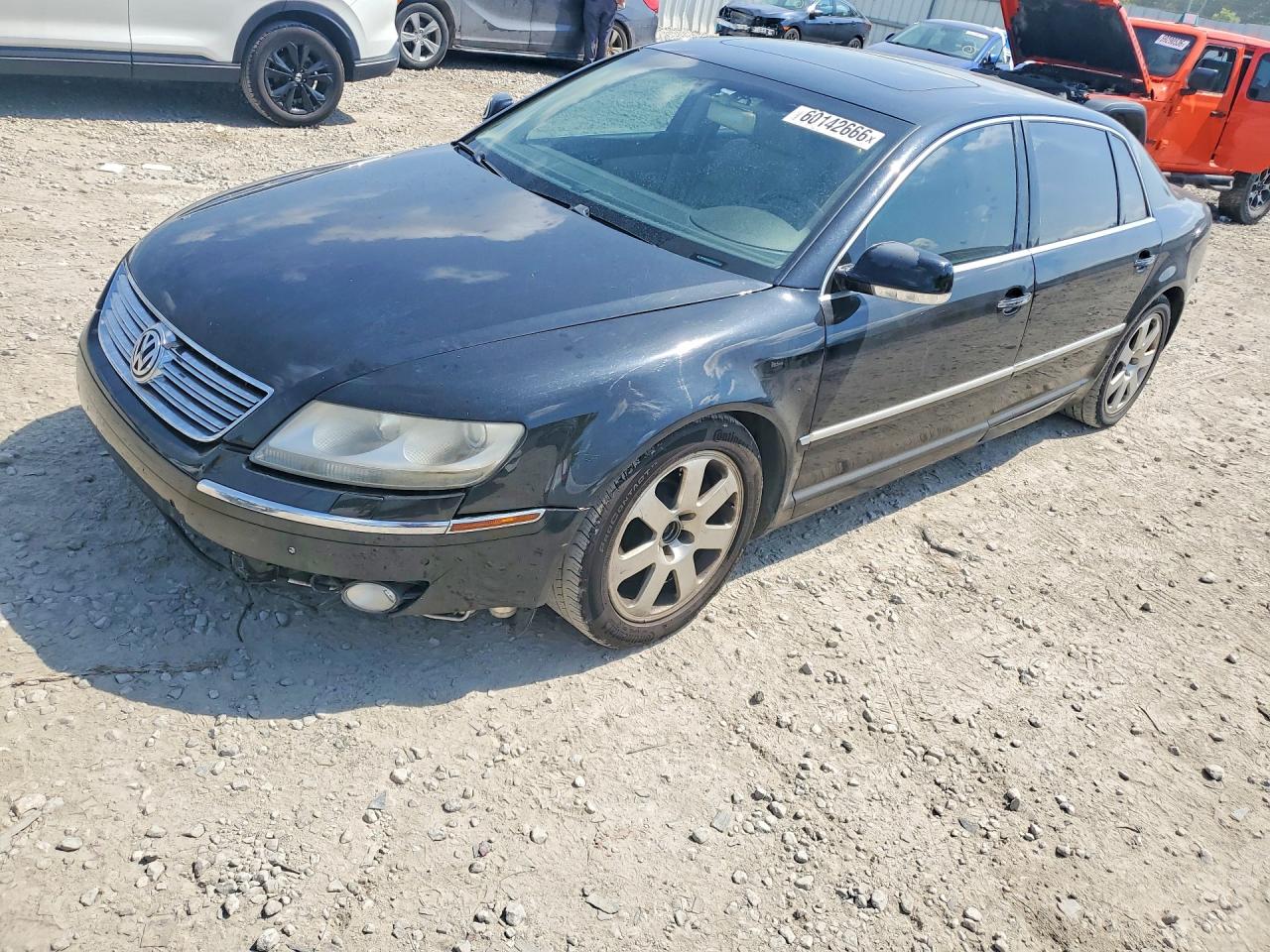 2004 Volkswagen Phaeton, VIN WVWAH63D048007875 — Front end