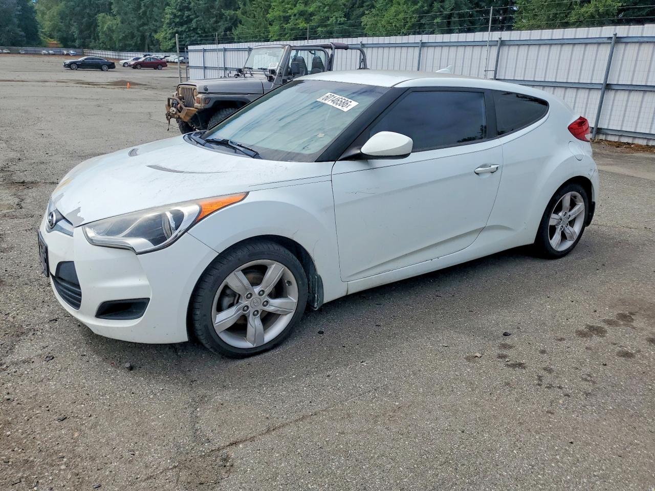 2013 Hyundai Veloster w/Gray Int, VIN KMHTC6AD7DU105301 — Front end