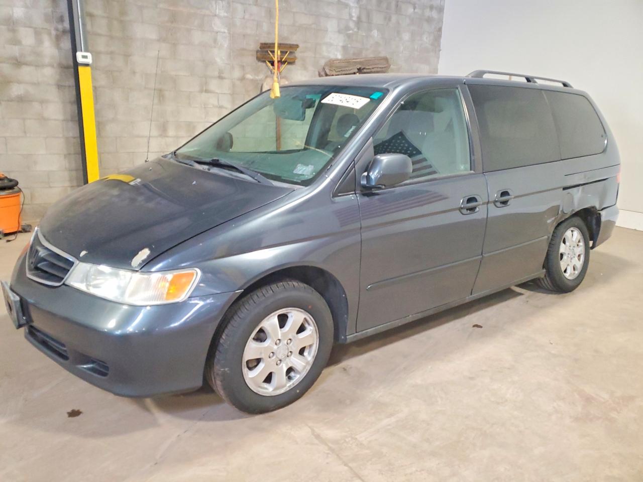 2004 Honda Odyssey EX, VIN 5FNRL18684B120066 — Rear end