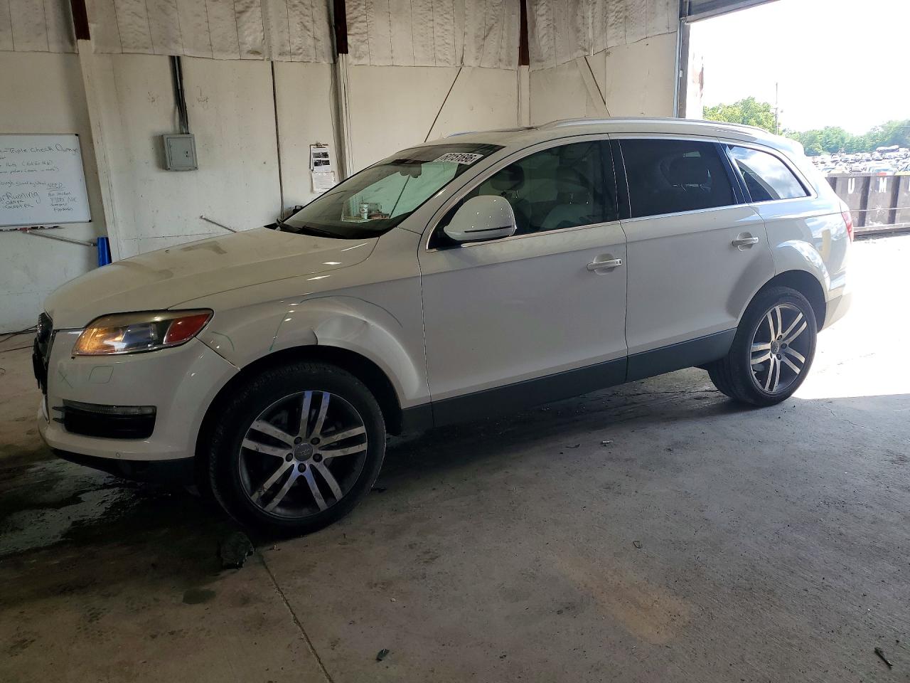2008 Audi Q7 Premium, VIN WA1BY74L38D066328 — Side