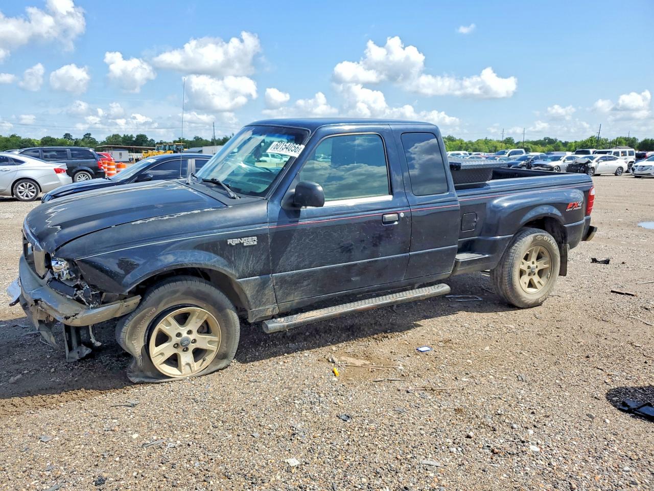 2004 Ford Ranger XL Fleet, VIN 1FTZR45E14PA11255 — Front end