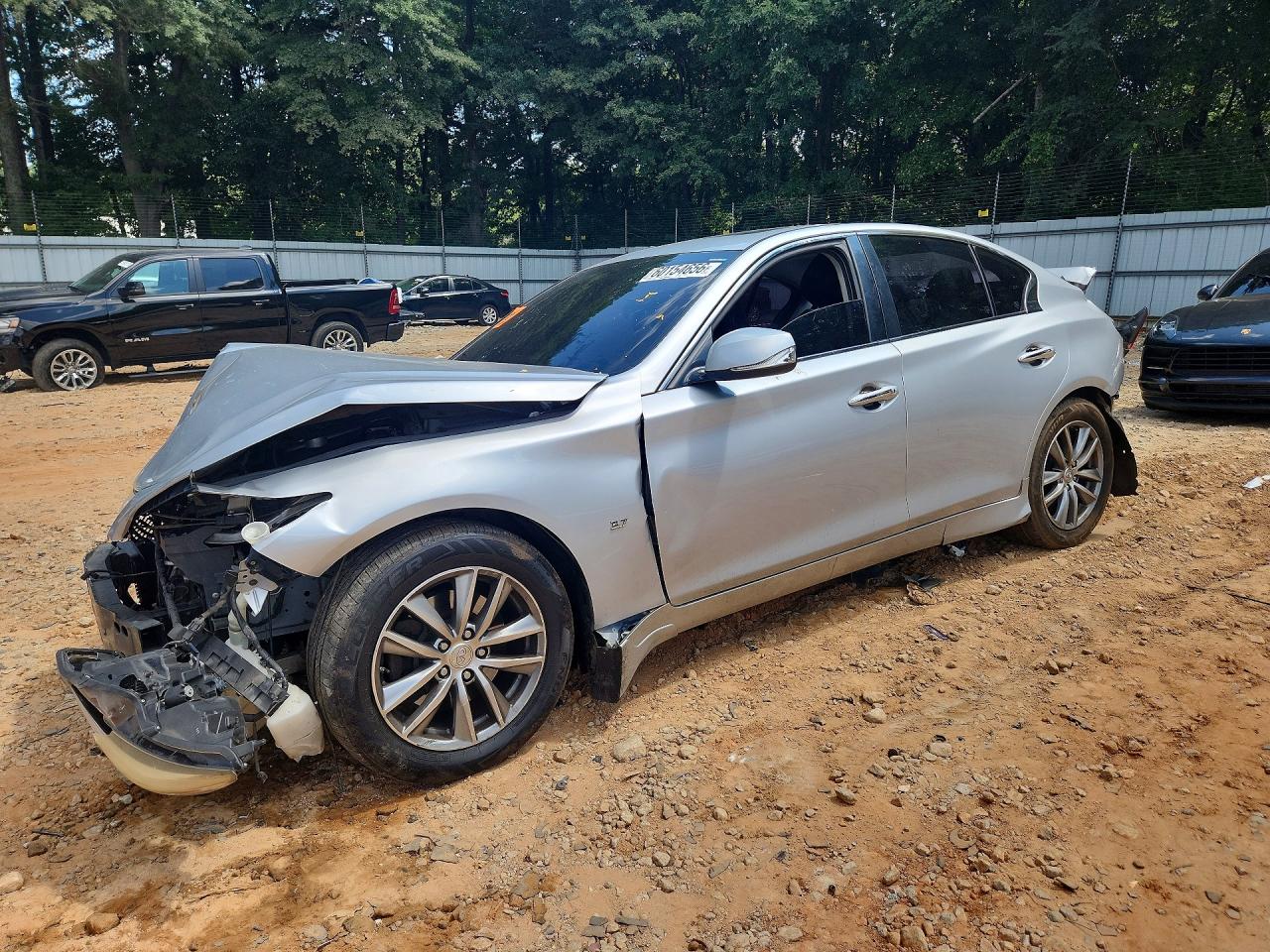 2014 Infiniti Q50 Premium, VIN JN1BV7AP2EM672675 — Перед