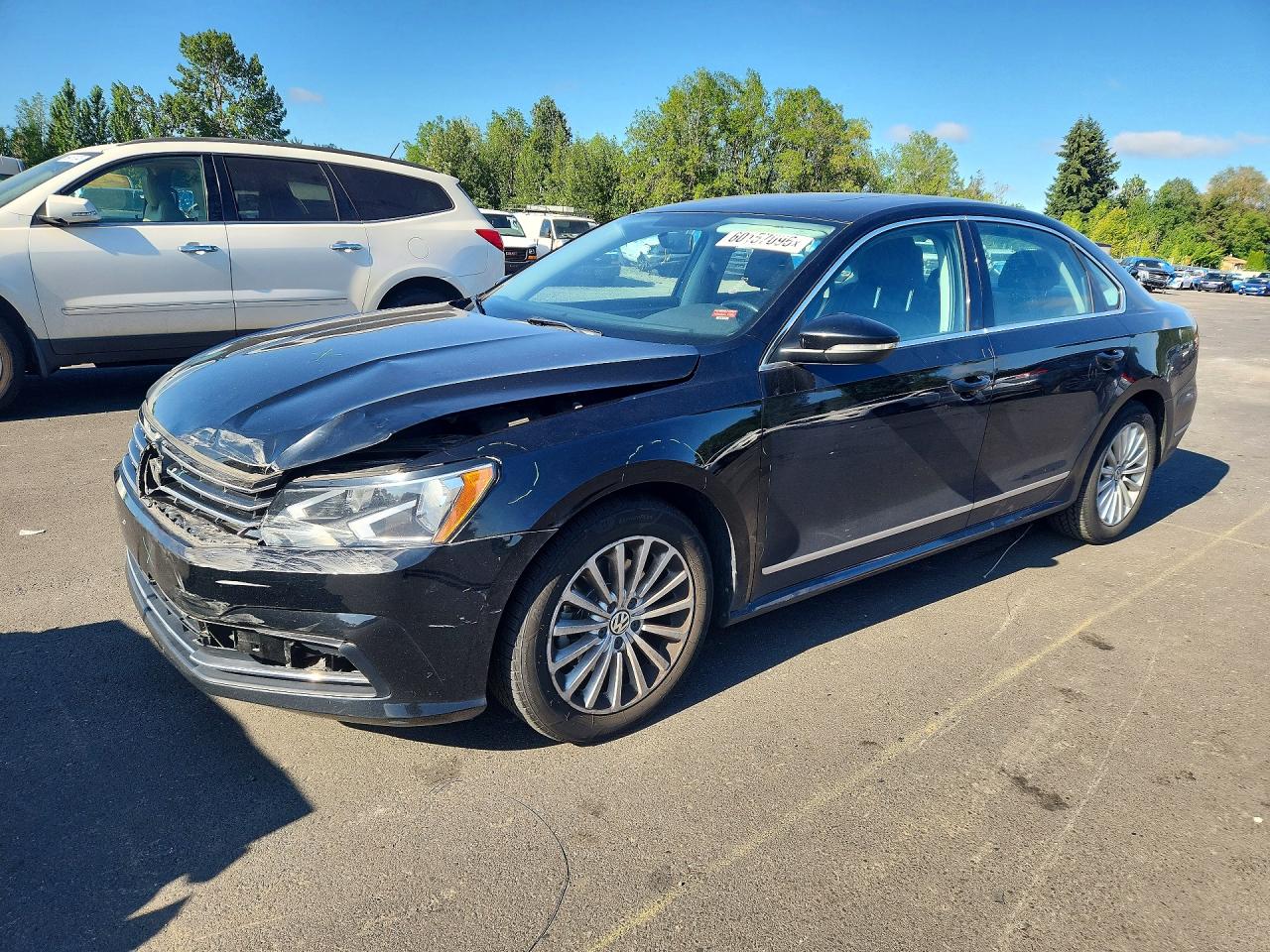 2016 Volkswagen Passat SE, VIN 1VWBS7A32GC013374 — Front end