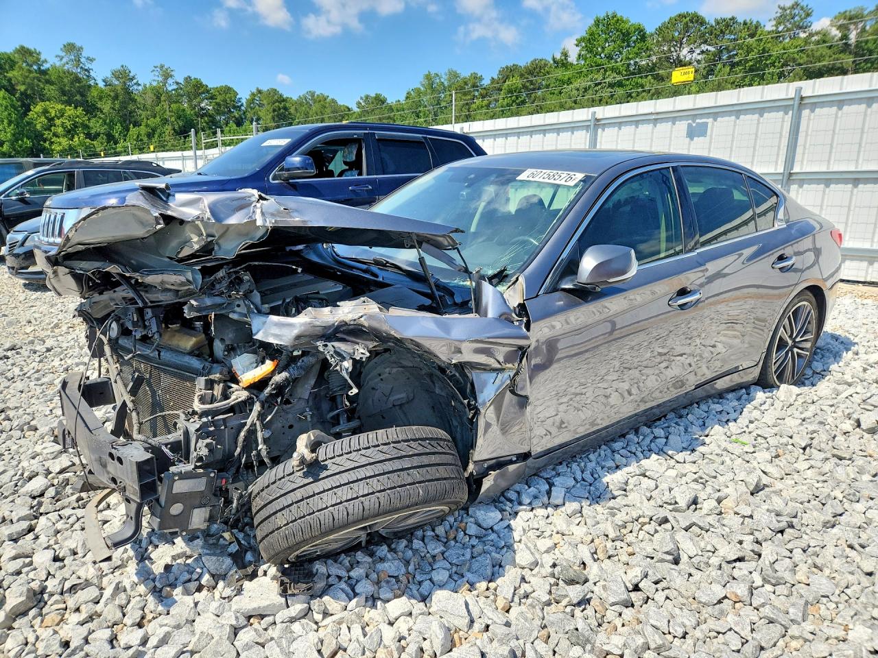 2014 Infiniti Q50 Premium, VIN JN1BV7AP0EM673534 — Перед