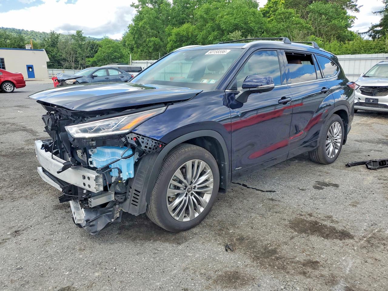 2026 Toyota Highlander Hybrid Platinum, VIN 5TDEBRCH1TS700469 — Front end