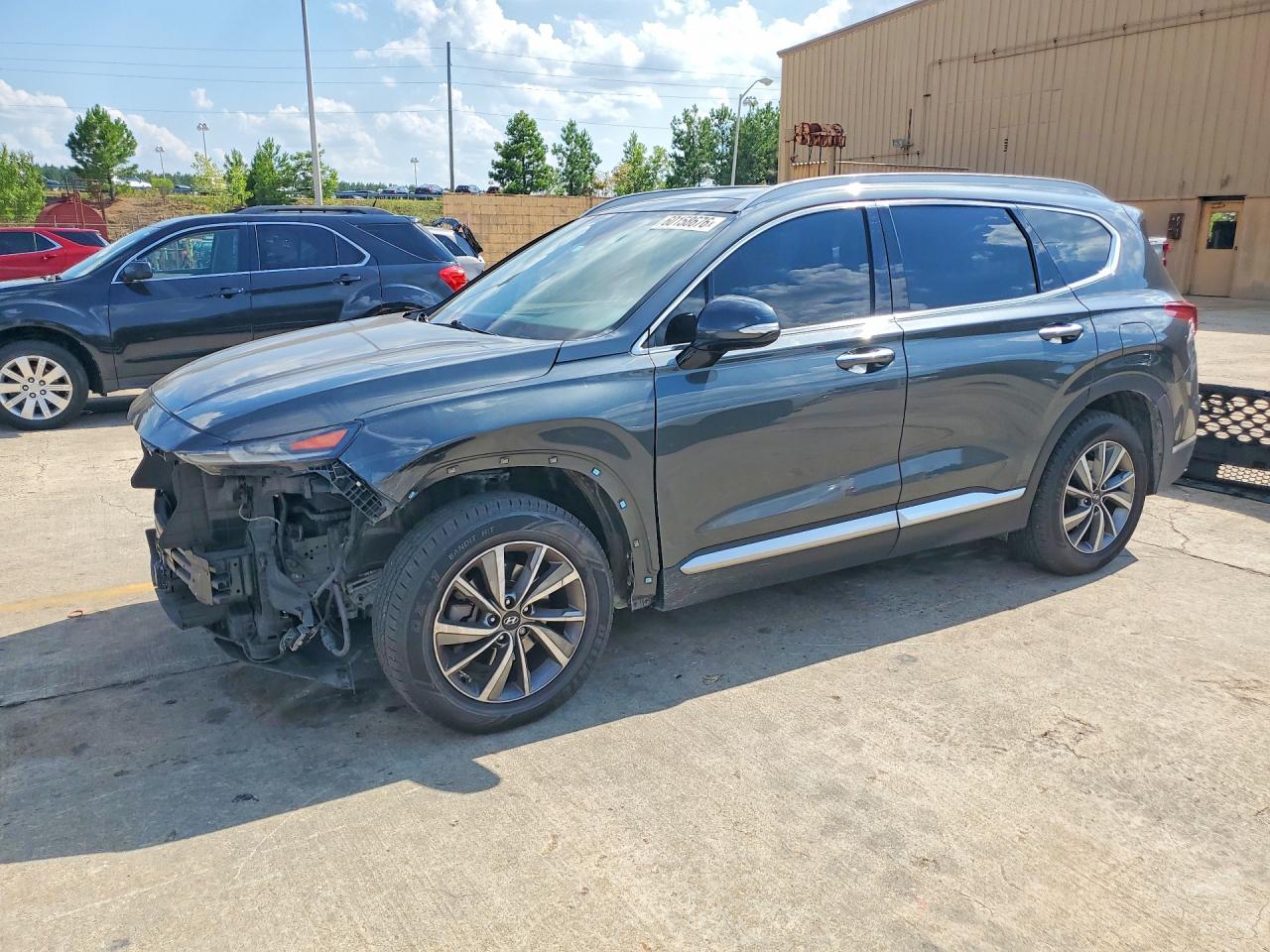 2020 Hyundai Santa Fe SEL, VIN 5NMS33AD2LH159707 — Front end