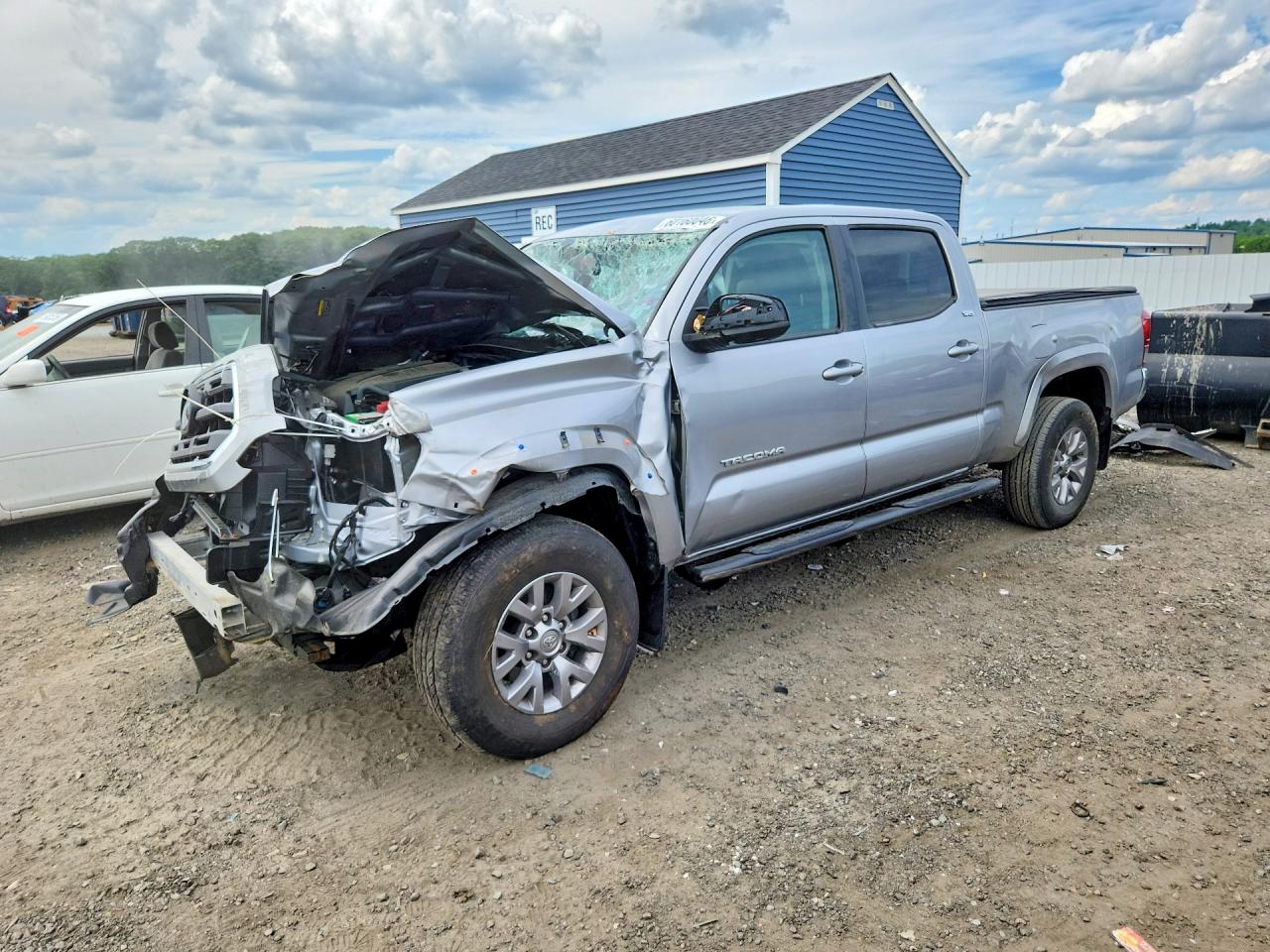 2019 Toyota Tacoma TRD Sport, VIN 3TMDZ5BN3KM068466 — Front end