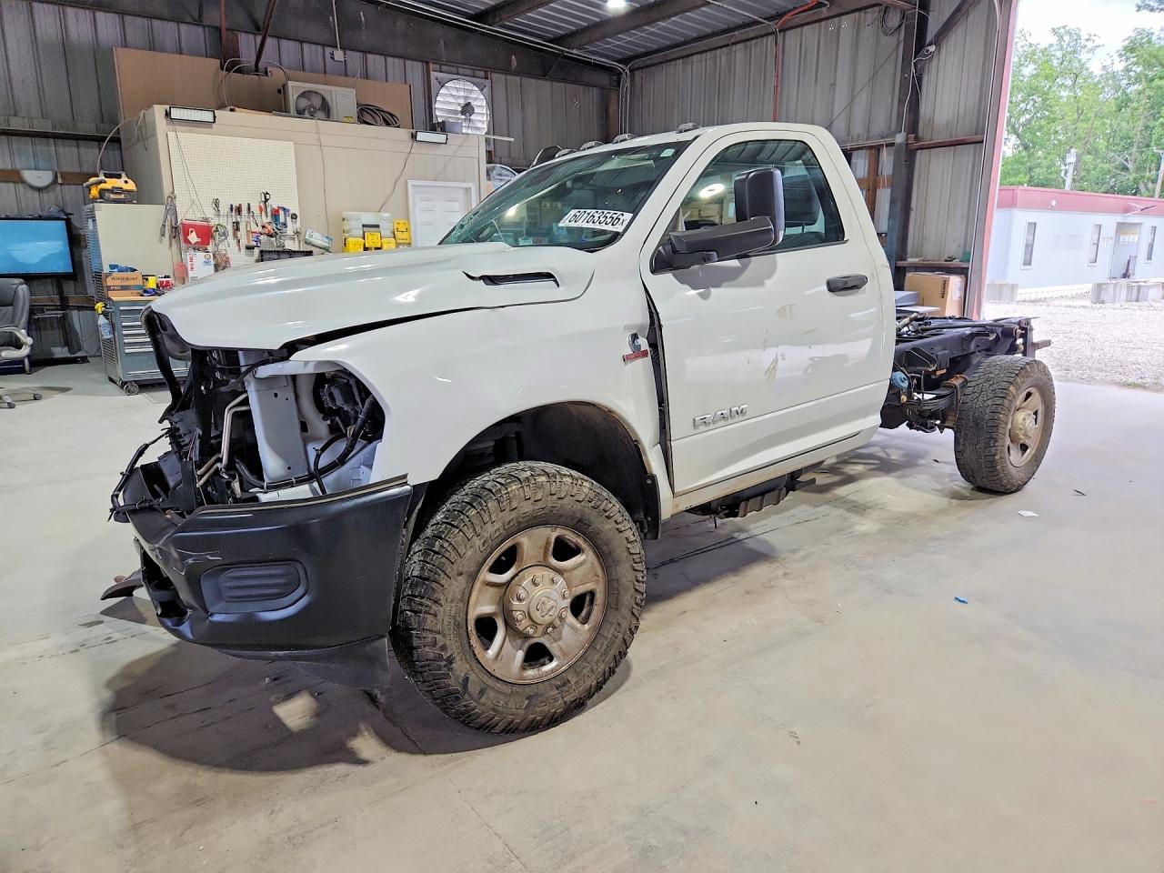 2021 Ram 3500 Tradesman, VIN 3C7WR8AL0MG601498 — Перед