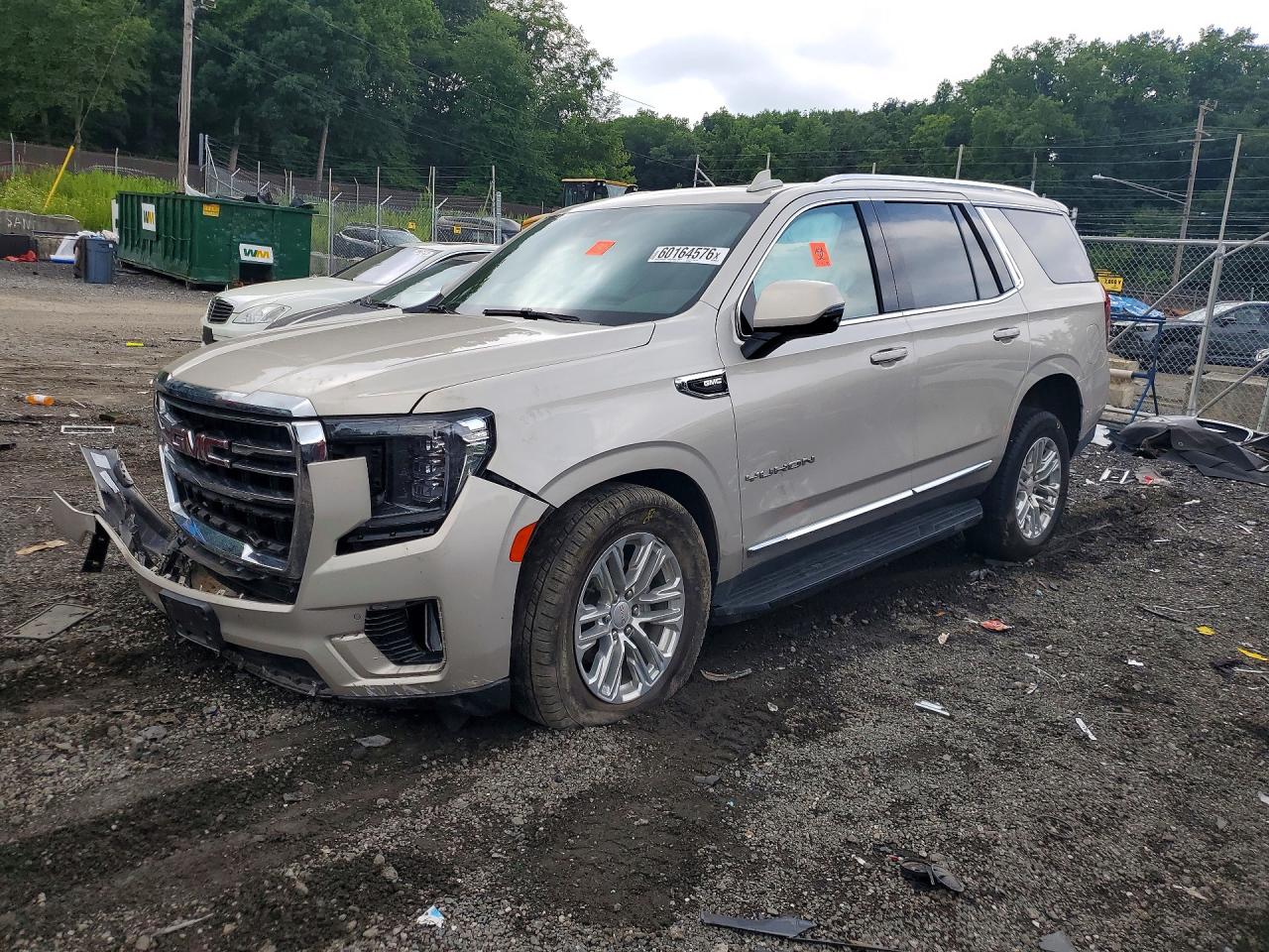 2021 GMC Yukon SLT, VIN 1GKS2BKD1MR134021 — Front end