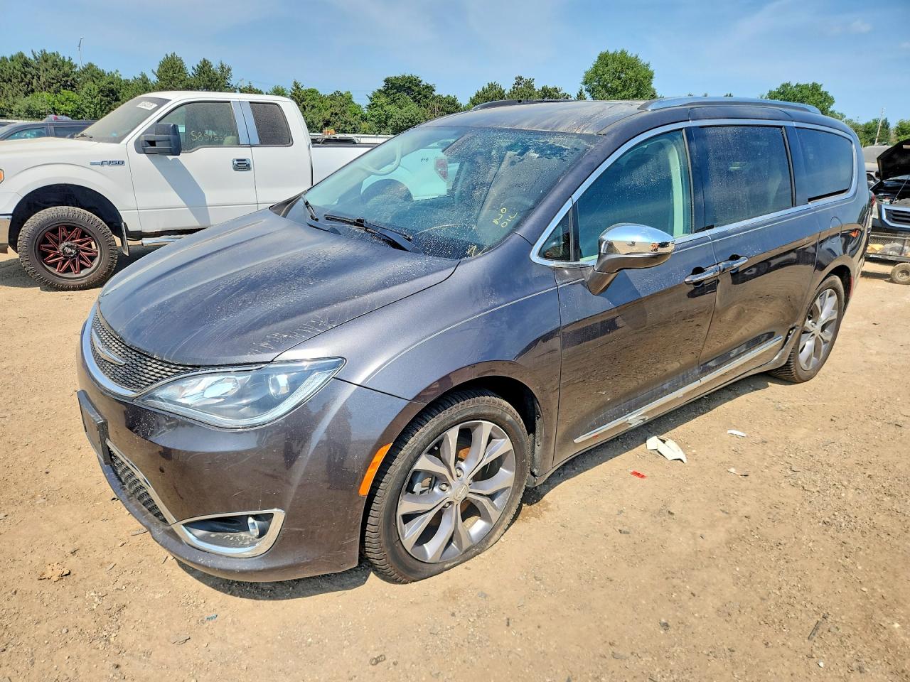 2018 Chrysler Pacifica Limited, VIN 2C4RC1GG9JR353898 — Перед