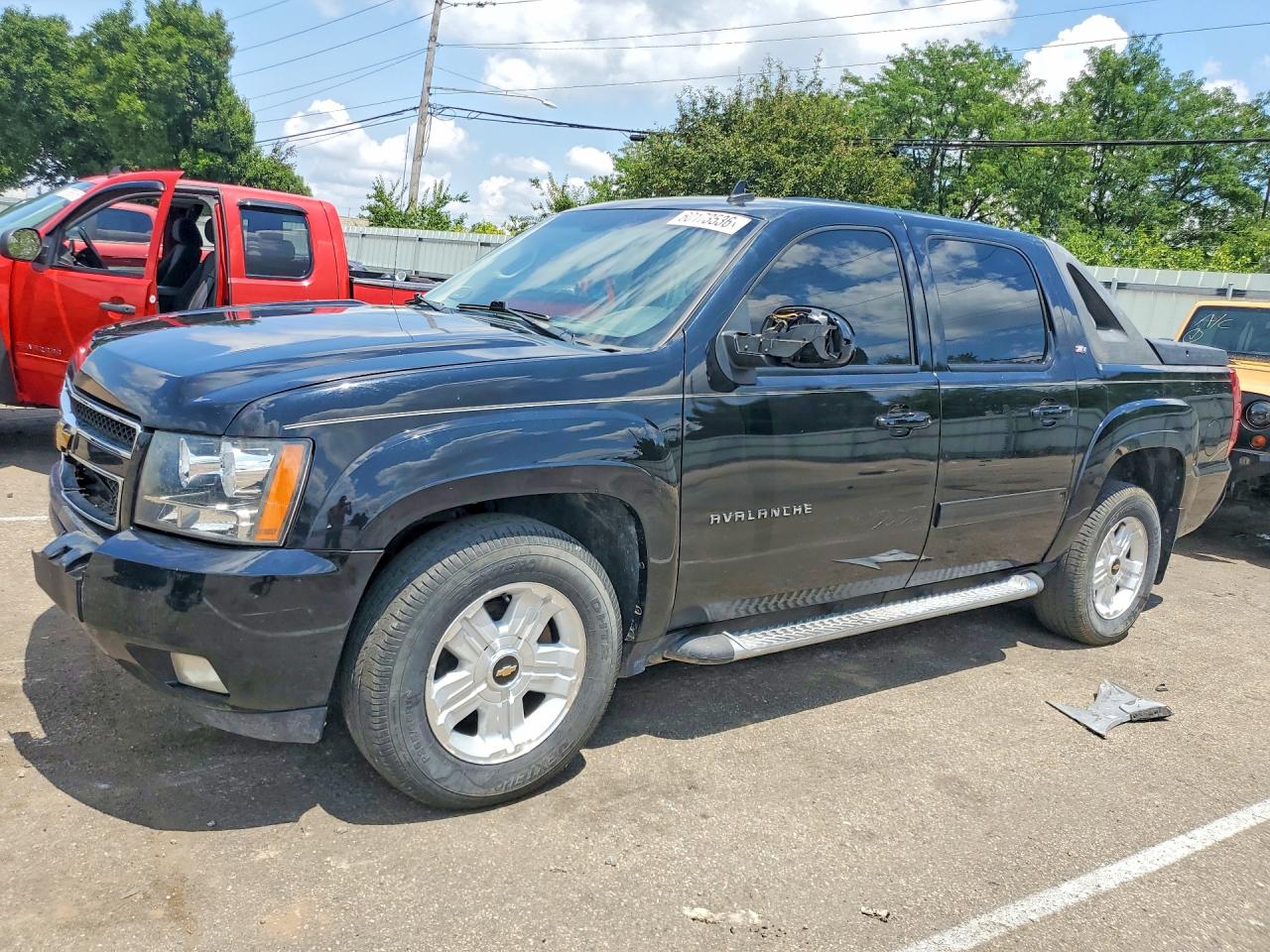 2010 Chevrolet Avalanche LT, VIN 3GNVKFE00AG248622 — Front end