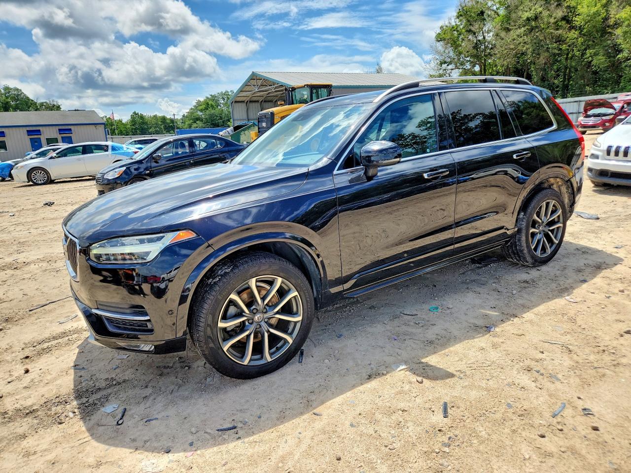 2017 Volvo XC90 Momentum, VIN YV4A22PK6H1149274 — Rear end