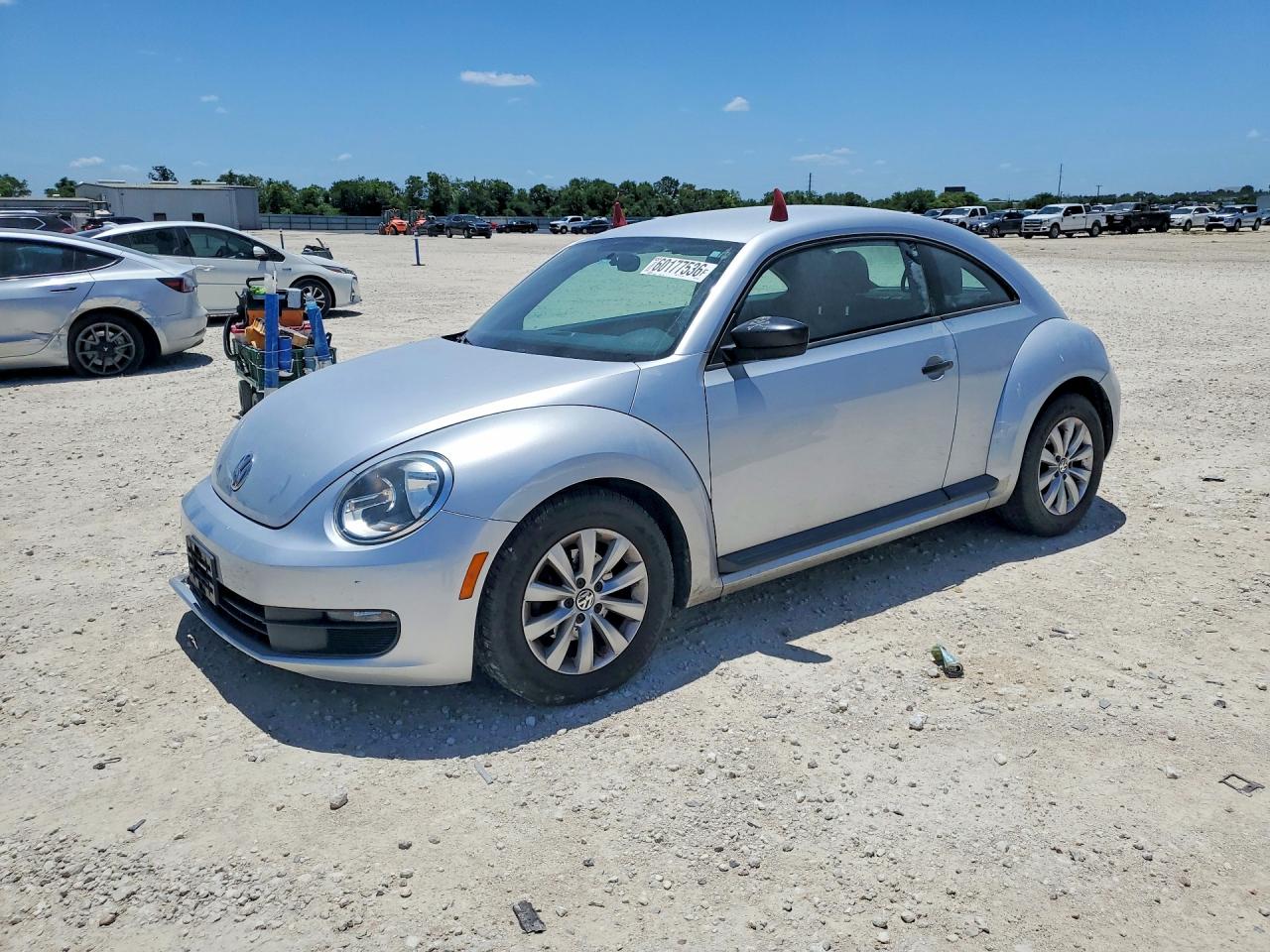 2014 Volkswagen Beetle Entry, VIN 3VWF17AT8EM634795 — Front end