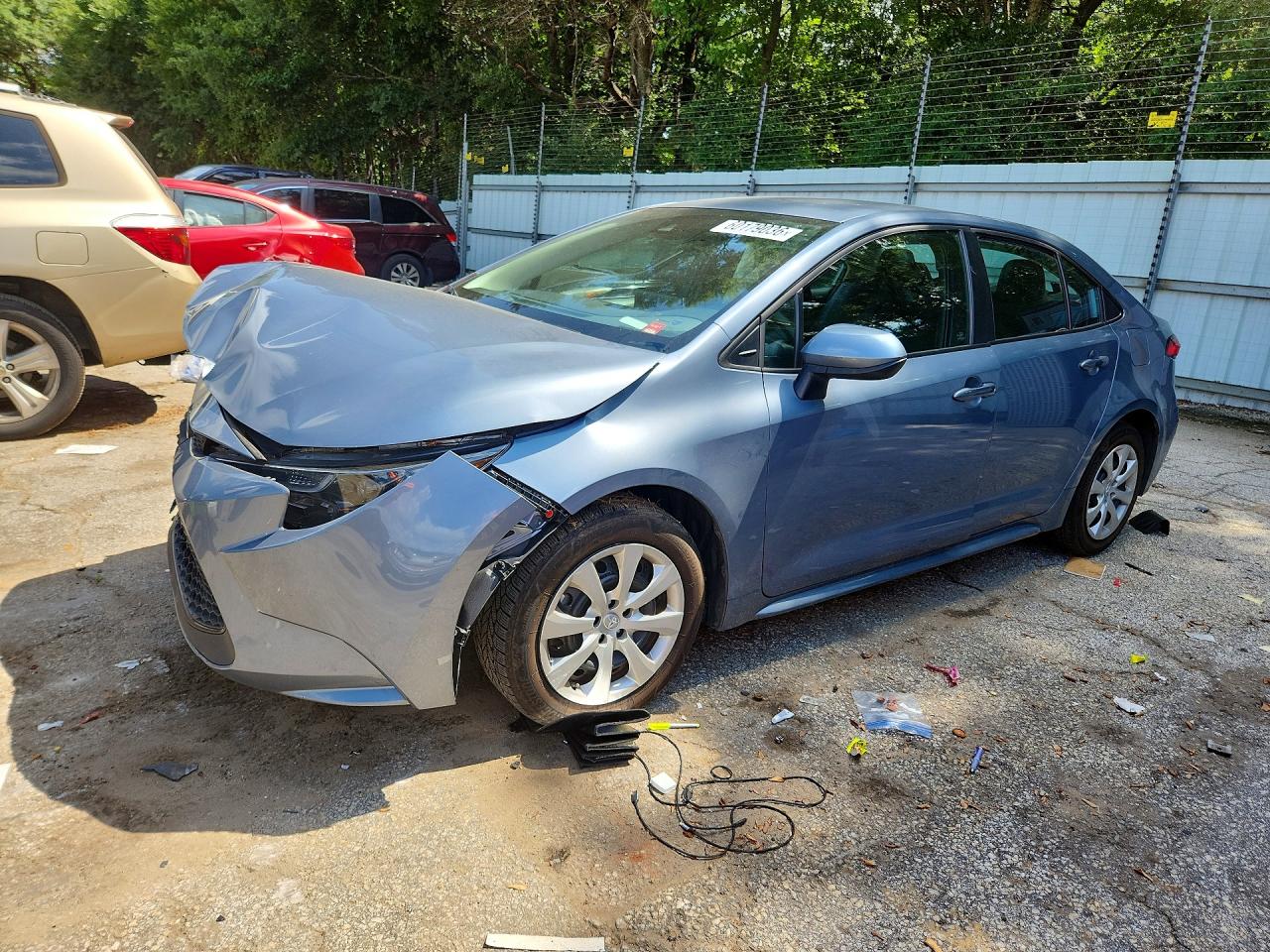2020 Toyota Corolla LE, VIN 5YFEPRAE9LP043973 — Перед