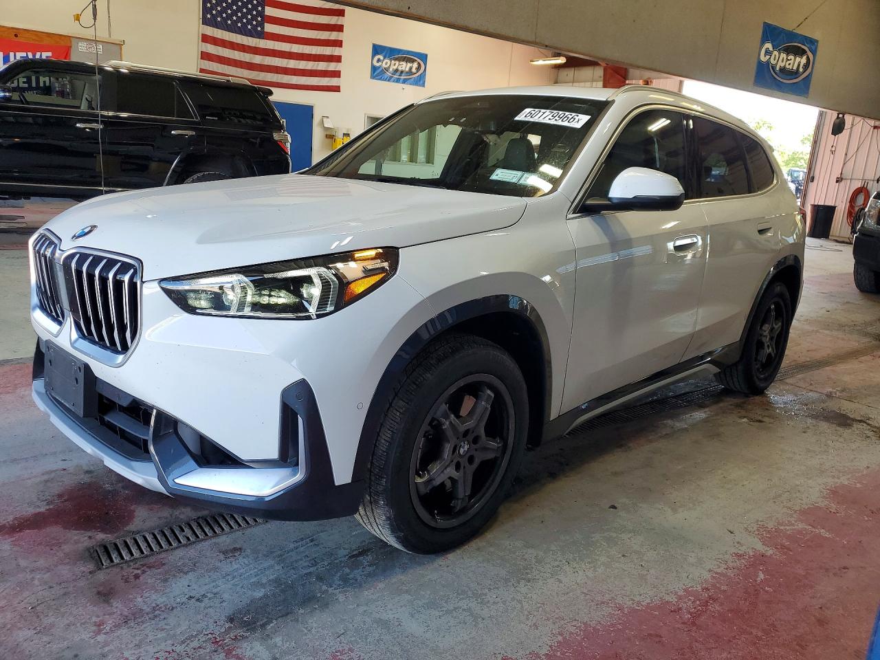 2025 BMW X1 xDrive28i, VIN WBX73EF07S5140727 — Бок