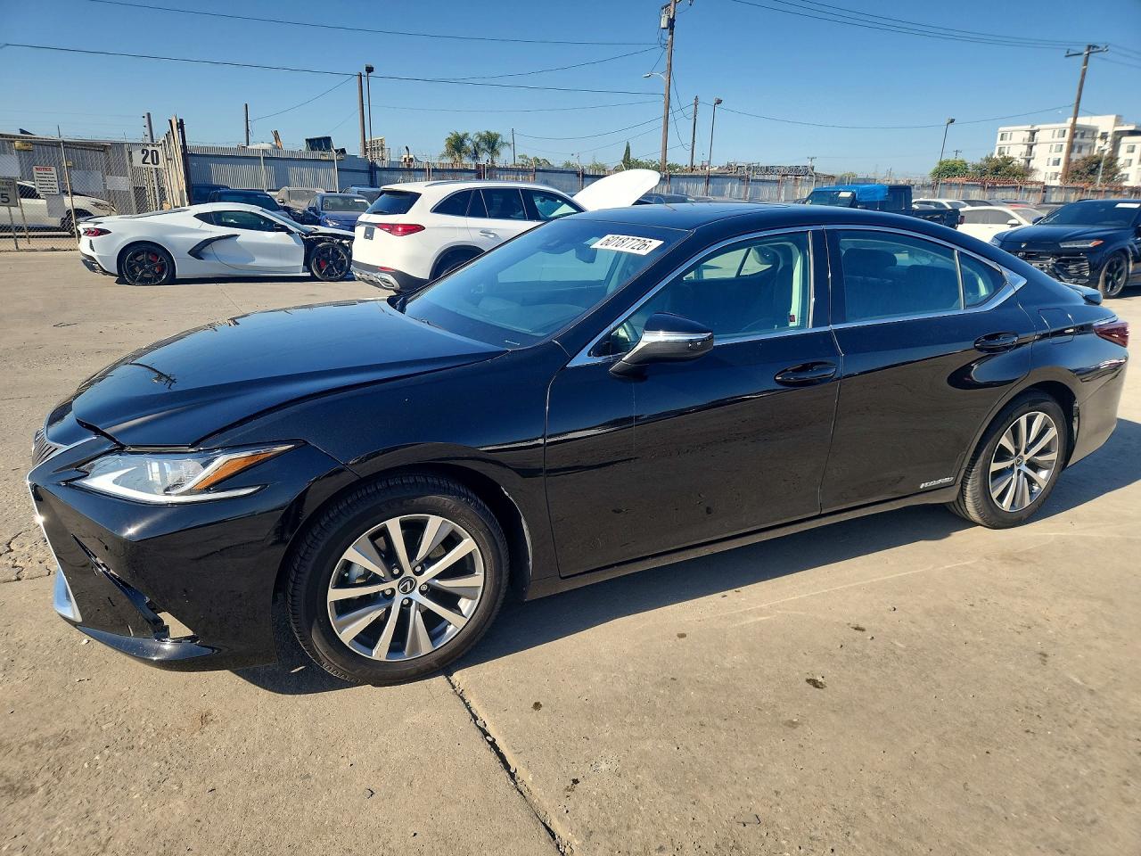 2019 Lexus ES 300h, VIN 58AB21B16KU003872 — Перед