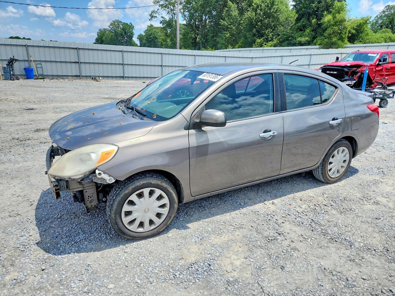 2013 Nissan Versa SV, VIN 3N1CN7AP5DL836336 — Front end