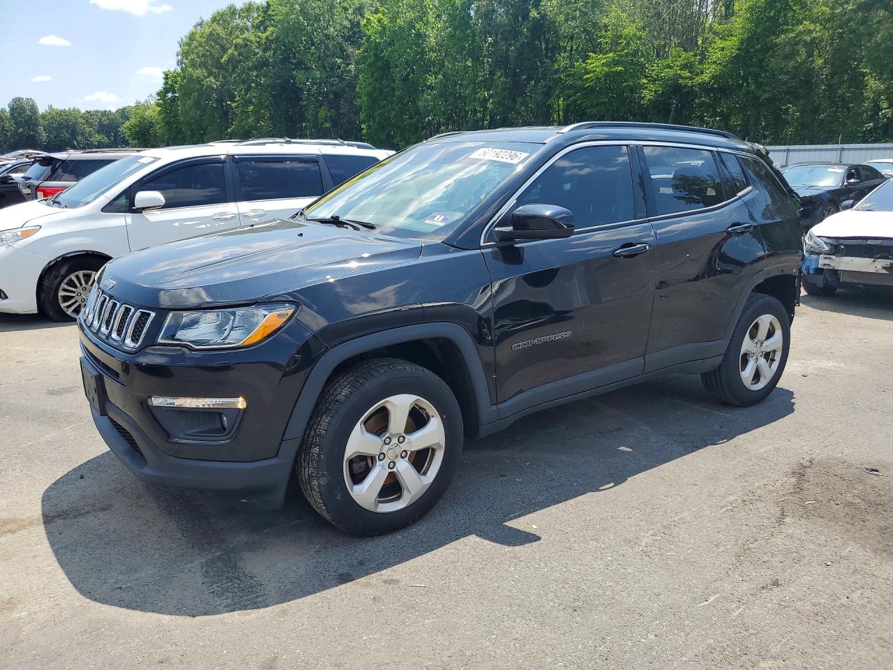 2019 Jeep Compass Latitude, VIN 3C4NJDBB5KT629820 — Зад
