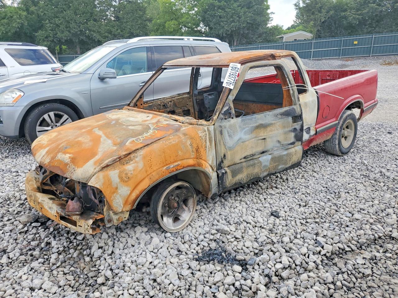 1996 Chevrolet S-10 LS, VIN 1GCCS19X9TK177572 — Пожар