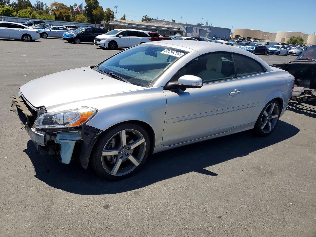 2012 Volvo C70 T5, VIN YV1672MC7CJ123342 — Front end