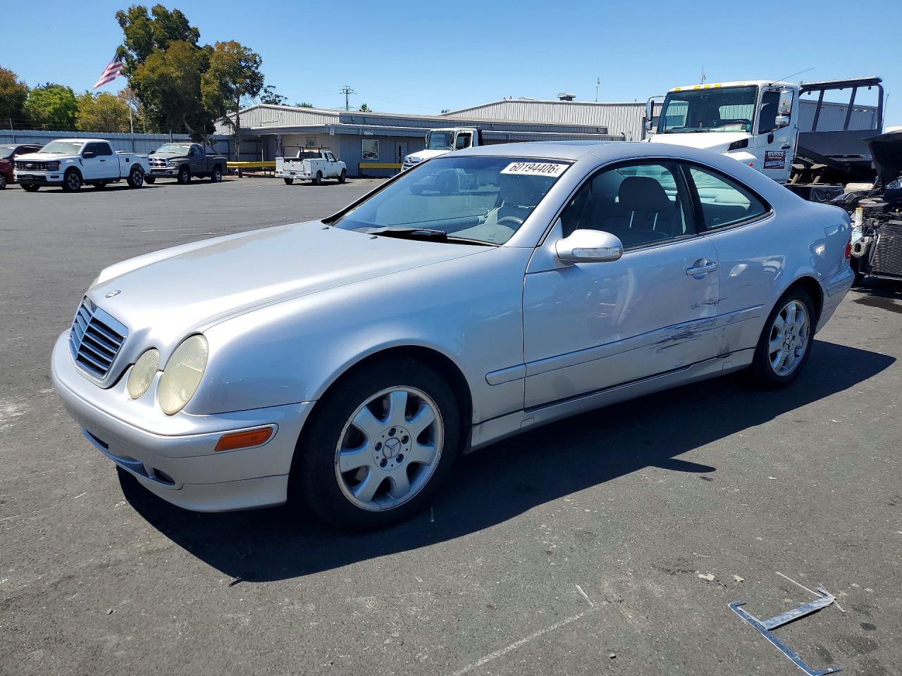 2002 Mercedes-Benz CLK 320/430, VIN WDBLJ65G42T122122 — Side