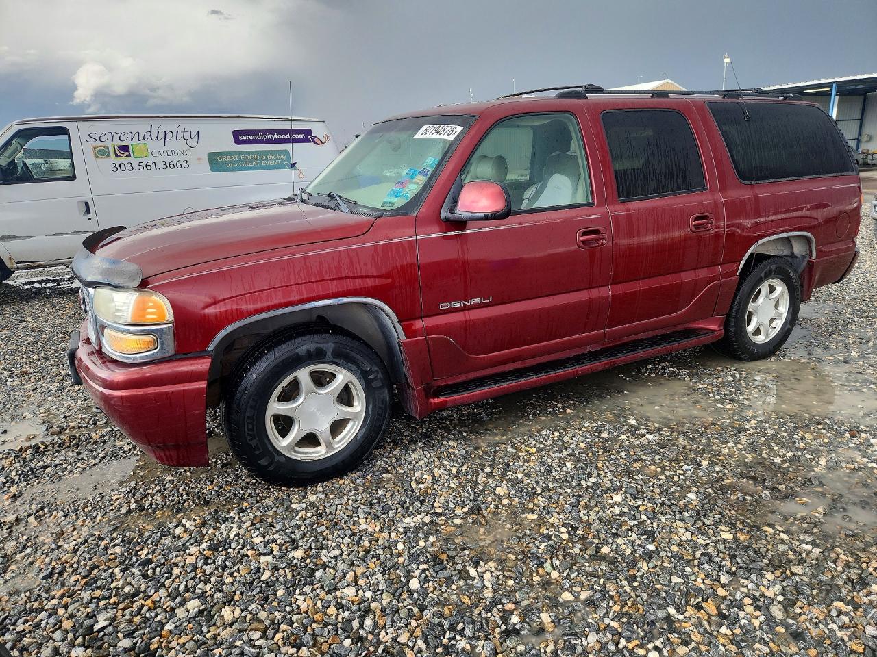 2001 GMC Yukon XL, VIN 1GKFK66U71J225890 — Град