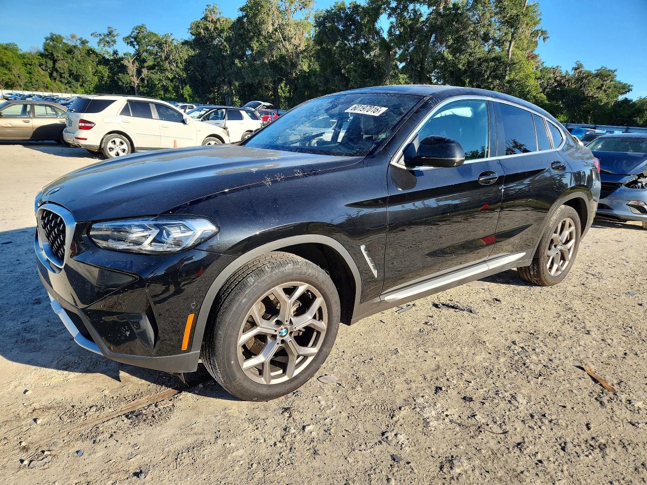 2024 BMW X4 xDrive30i, VIN 5UX33DT08R9U09202 — Бок