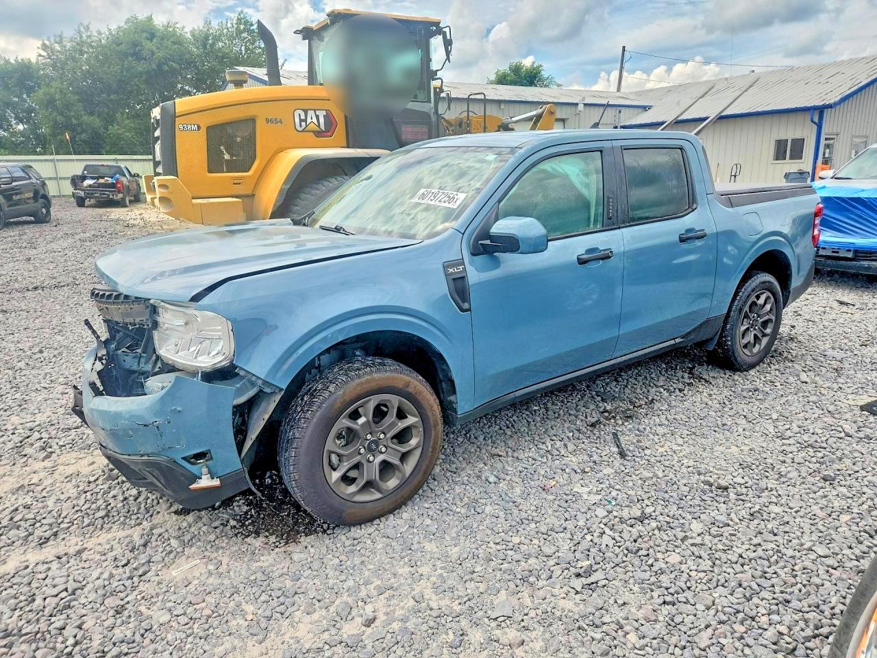 2023 Ford Maverick XL, VIN 3FTTW8F92PRA02195 — Front end
