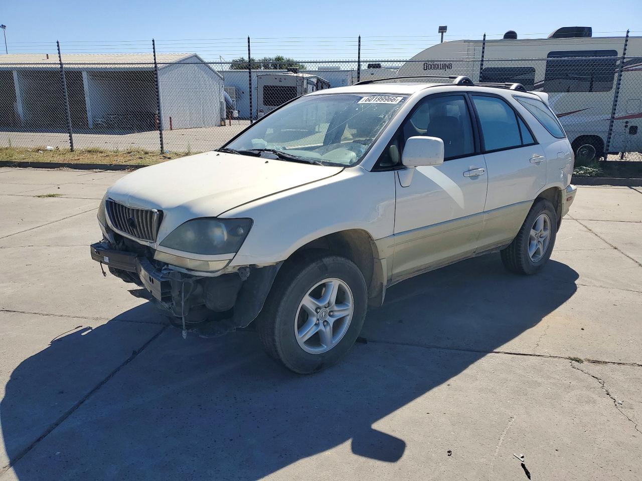 2000 Lexus RX 300, VIN JT6GF10U1Y0067327 — Front end