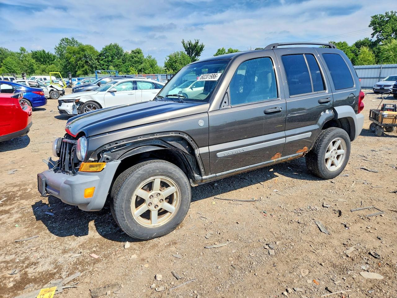 2005 Jeep Liberty Sport, VIN 1J4GL48K75W570837 — Перед