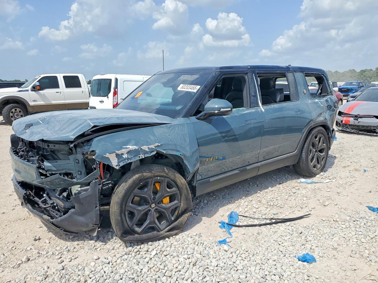 2025 Rivian R1S Premium, VIN 7PDSGCBP4SN065223 — Front end