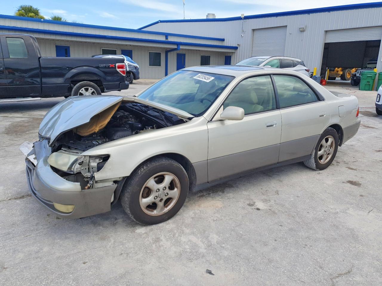 1997 Lexus ES 300, VIN JT8BF22G4V0062021 — Перед
