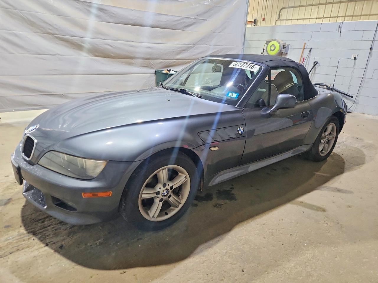 2001 BMW Z3 2.5, VIN WBACN33431LK45922 — Rear end