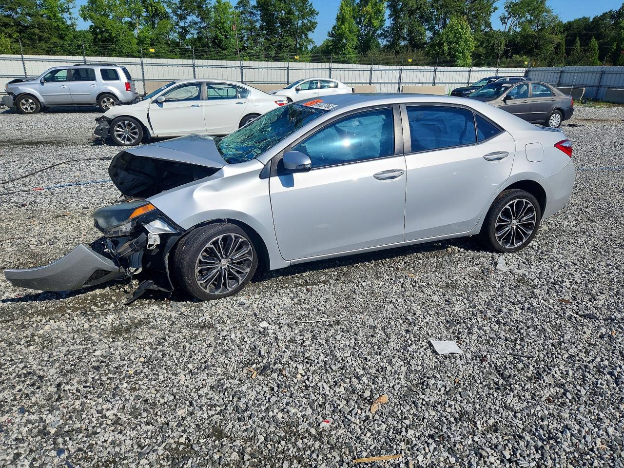 2014 Toyota Corolla LE, VIN 2T1BURHE8EC163235 — Front end