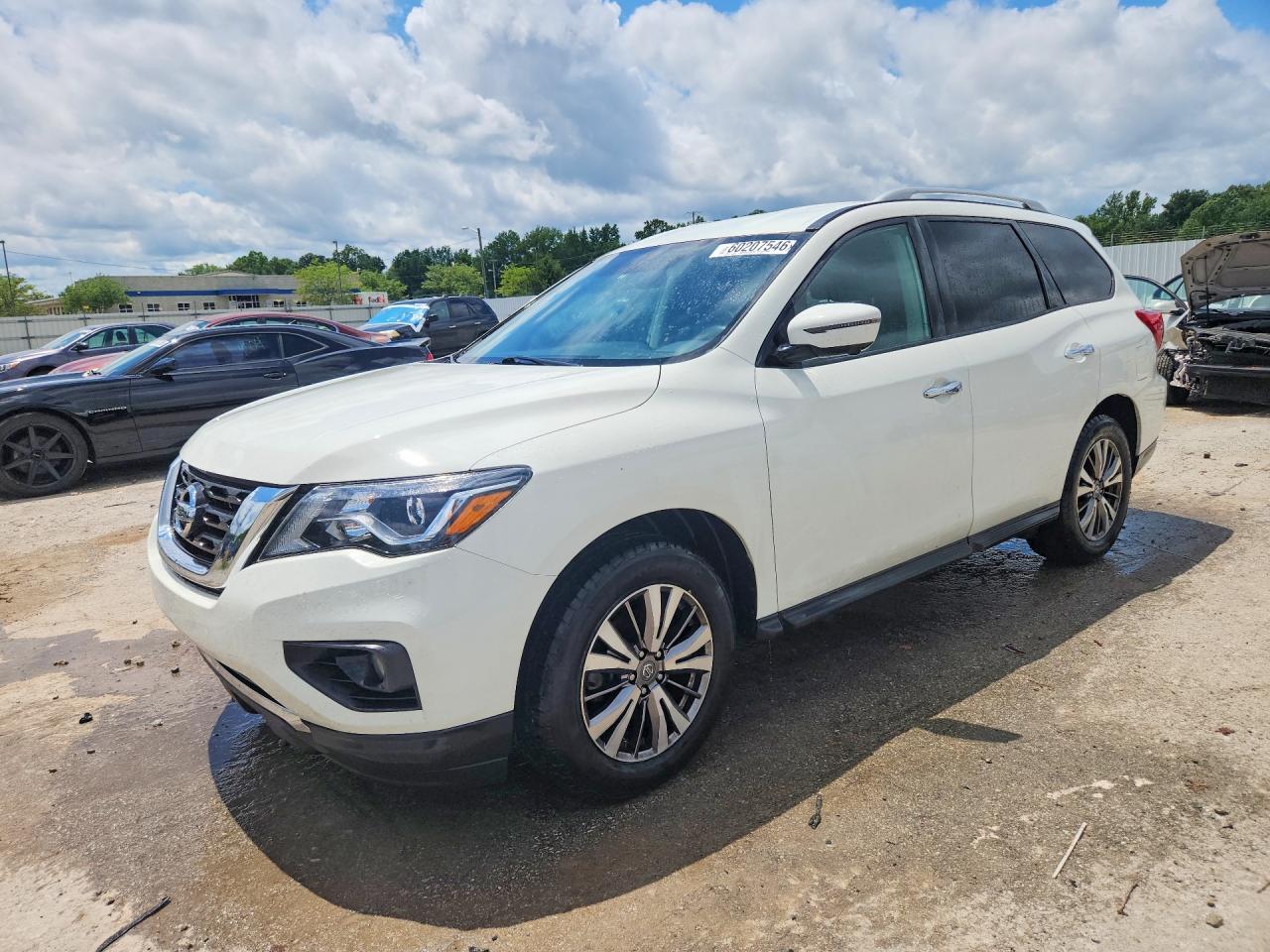 2020 Nissan Pathfinder SL, VIN 5N1DR2CM6LC605205 — Перед