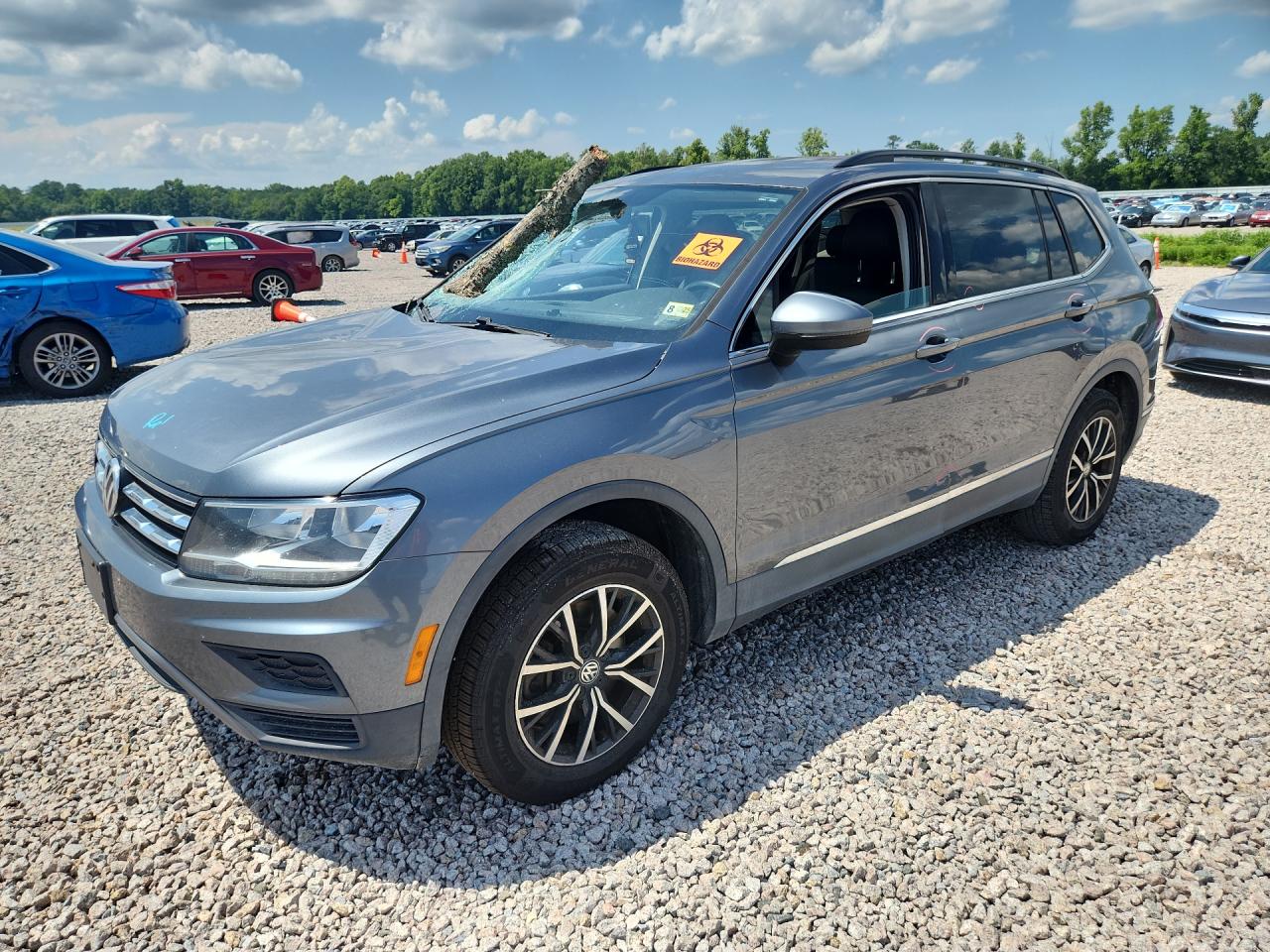 2020 Volkswagen Tiguan SE, VIN 3VV2B7AX7LM131209 — Front end