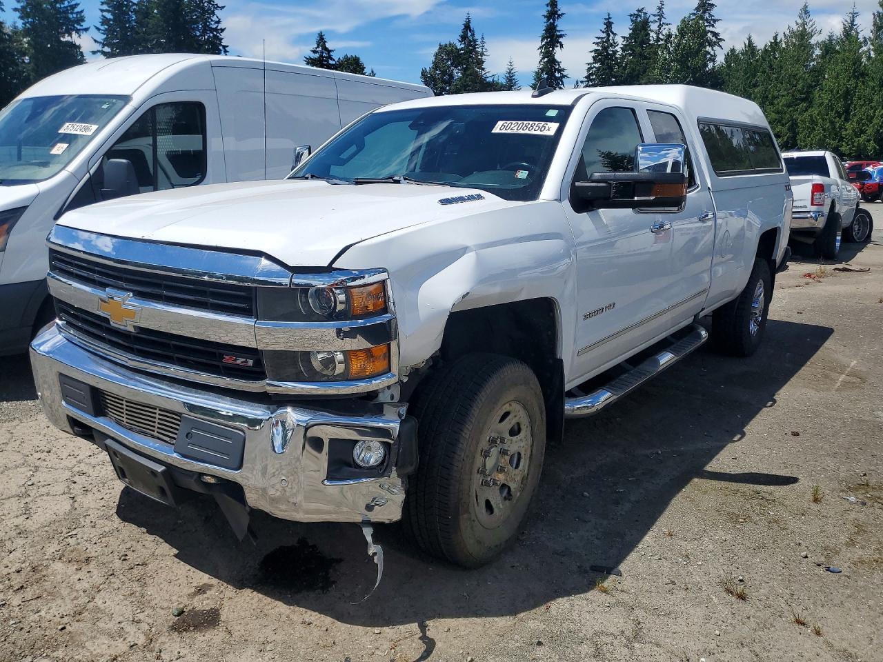2016 Chevrolet Silverado 3500HD LTZ, VIN 1GC5K0E87GZ261212 — Front end