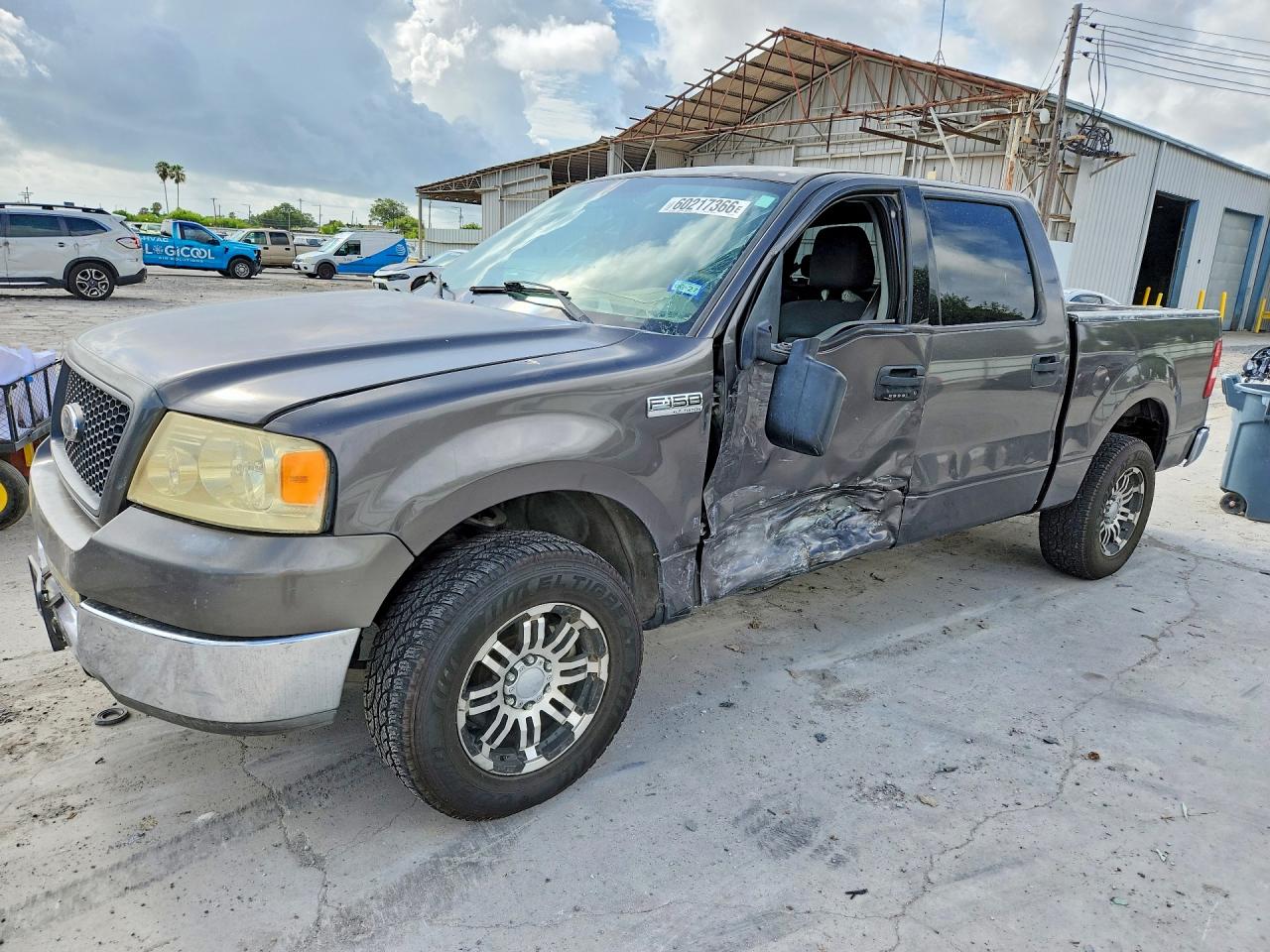 2004 Ford F-150 XLT, VIN 1FTRW12W74KD13263 — Бок