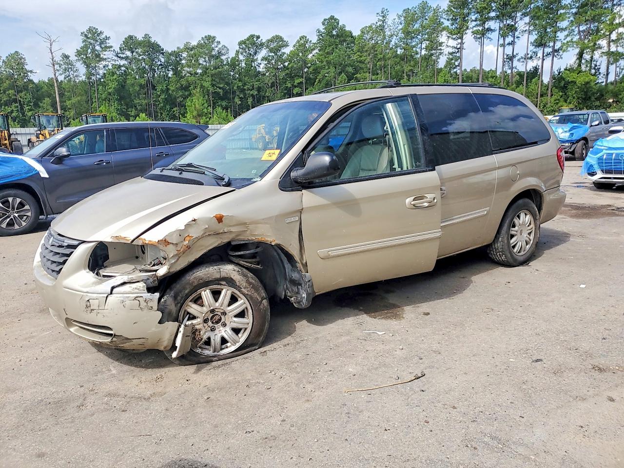 2006 Chrysler Town & Country Touring, VIN 2A4GP54L26R698325 — Перед