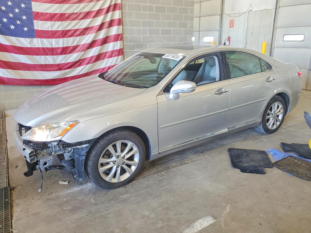 2012 Lexus ES 330, VIN JTHBK1EG2C2512073 — Перед