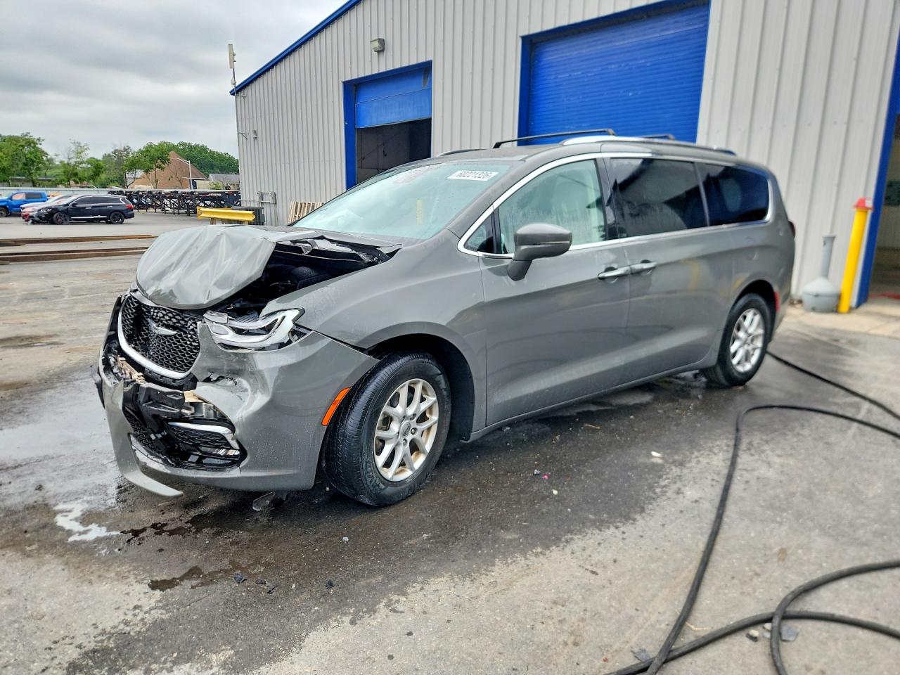 2021 Chrysler Pacifica Touring L, VIN 2C4RC1BG4MR560484 — Front end