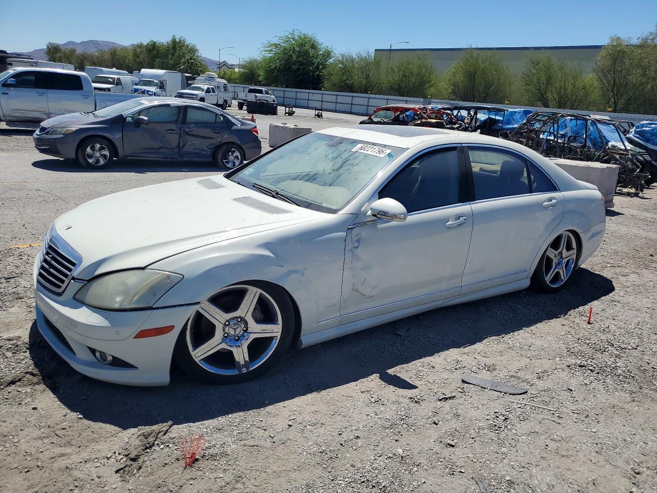 2009 Mercedes-Benz S 550, VIN WDDNG71X09A284717 — Side