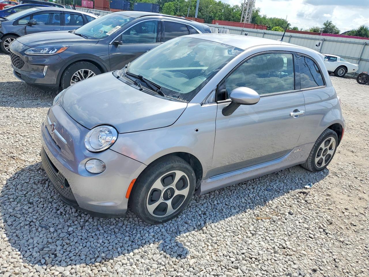2017 FIAT 500e, VIN 3C3CFFGE4HT565600 — Minor dents and scratches